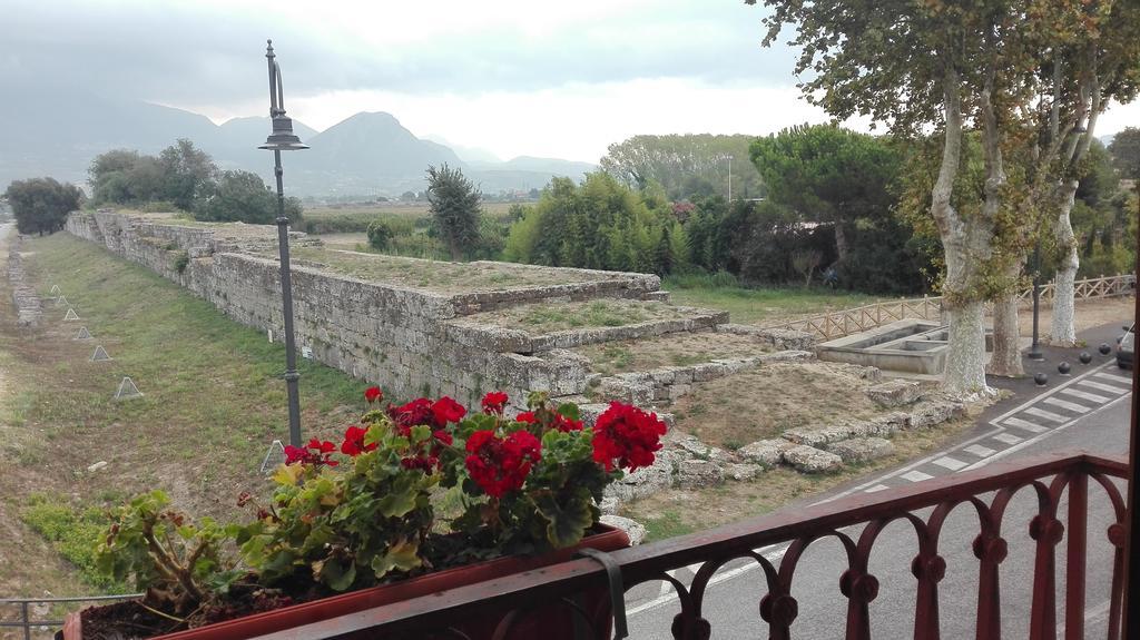 Porta Aurea Hotel Paestum Bagian luar foto